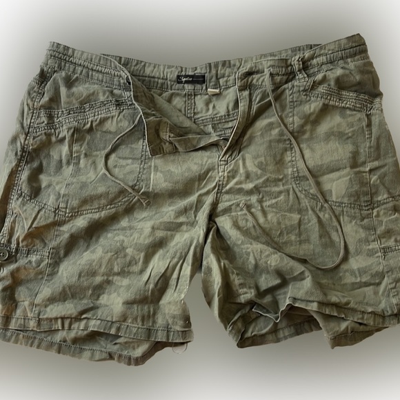 Pants - Green Shorts 16